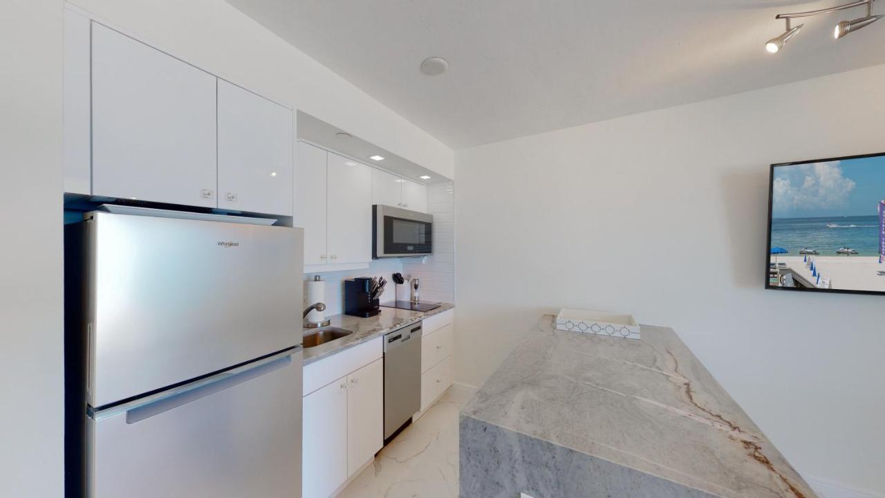 Totally Renovated Beachfront Condo At Apollo! Marco Island Eksteriør bilde